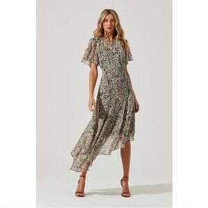 ASTR The Label Flutter Sleeve Maxi Dress in Black Daisy Floral